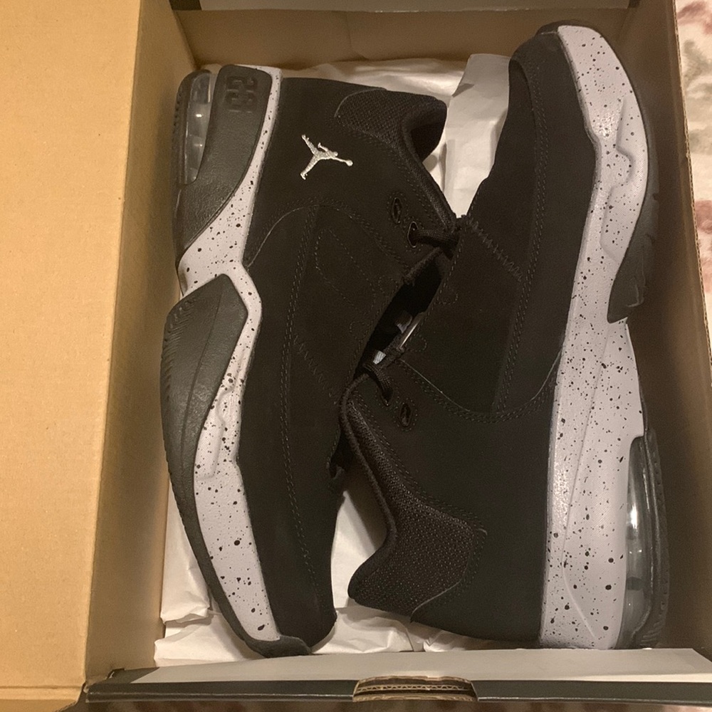BGS Jordan Max Aura 3, size 6.5 in Boys grade school, color Black